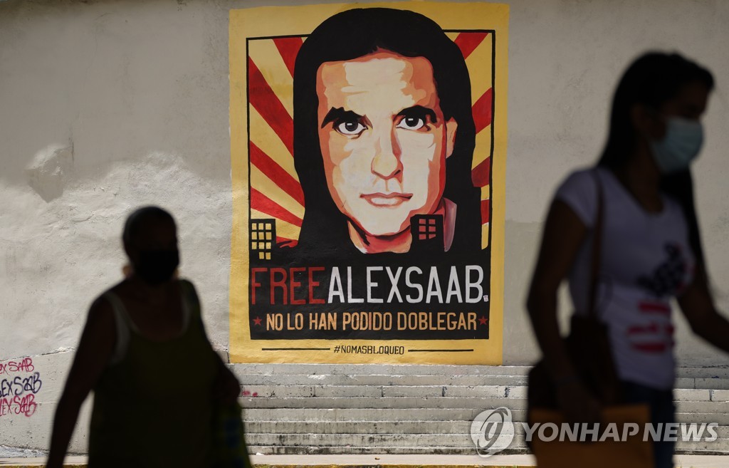 사브 석방을 요구하는 베네수엘라 거리의 포스터
