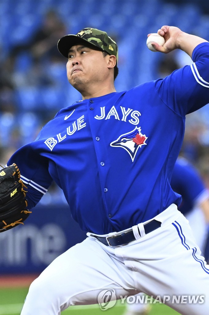 In this Canadian Press photo via Associated Press, Ryu Hyun-jin of the Toronto Blue Jays pitches against the Cincinnati Reds during the top of the first inning of a Major League Baseball regular season game at Rogers Centre in Toronto on May 20, 2022. (Yonhap)