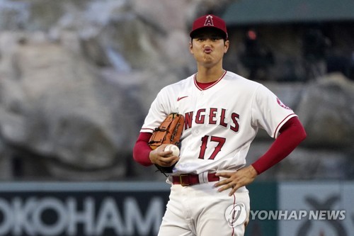 Blue Jays pitcher Hyun Jin Ryu stuns Rangers hitter with a ridiculously  slow pitch - BVM Sports