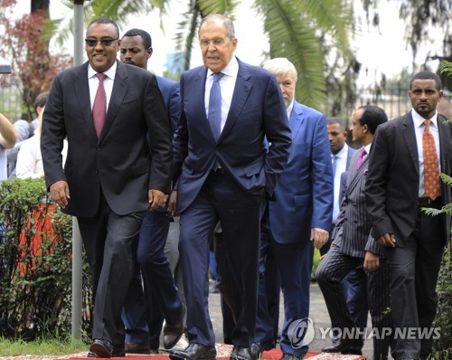에티오피아 찾아 우호협력 강조하는 러시아 외무장관