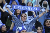 [월드&포토] '꿈이냐 생시냐' 이란 프로축구에 첫 여성관중