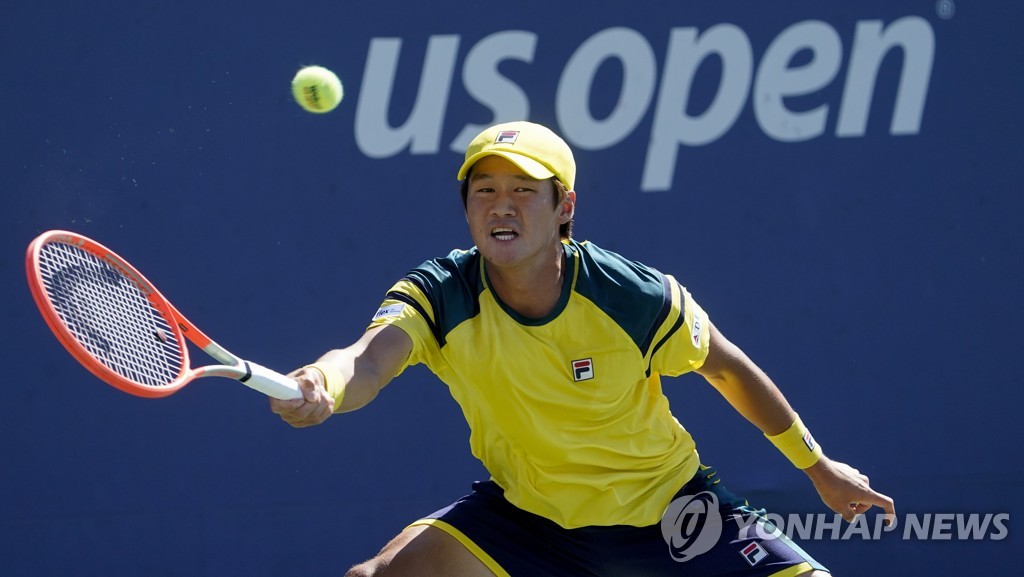 In this Associated Press photo, Kwon Soon-woo of South Korea returns a shot to Andrey Rublev of Russia during the men's singles second-round match at the U.S. Open at the USTA Billie Jean King National Tennis Center in New York on Sept. 1, 2022. (Yonhap)