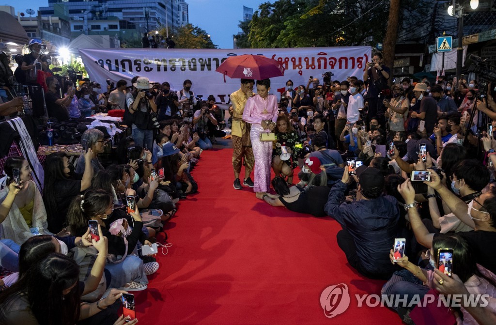 2020년 패션쇼 시위 현장