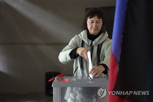 러시아 영토편입 주민투표에 참여한 마리우폴 시민