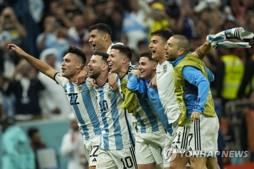 '메시 1골 1도움' 아르헨티나, 승부차기 끝에 네덜란드 꺾고 4강