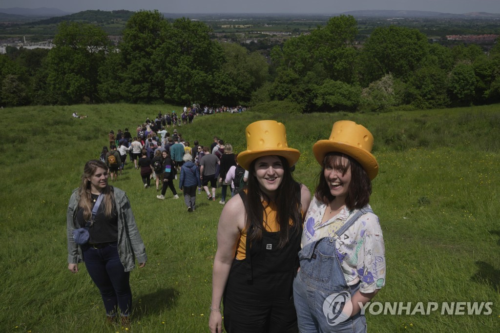 Britain Cheese Rolling