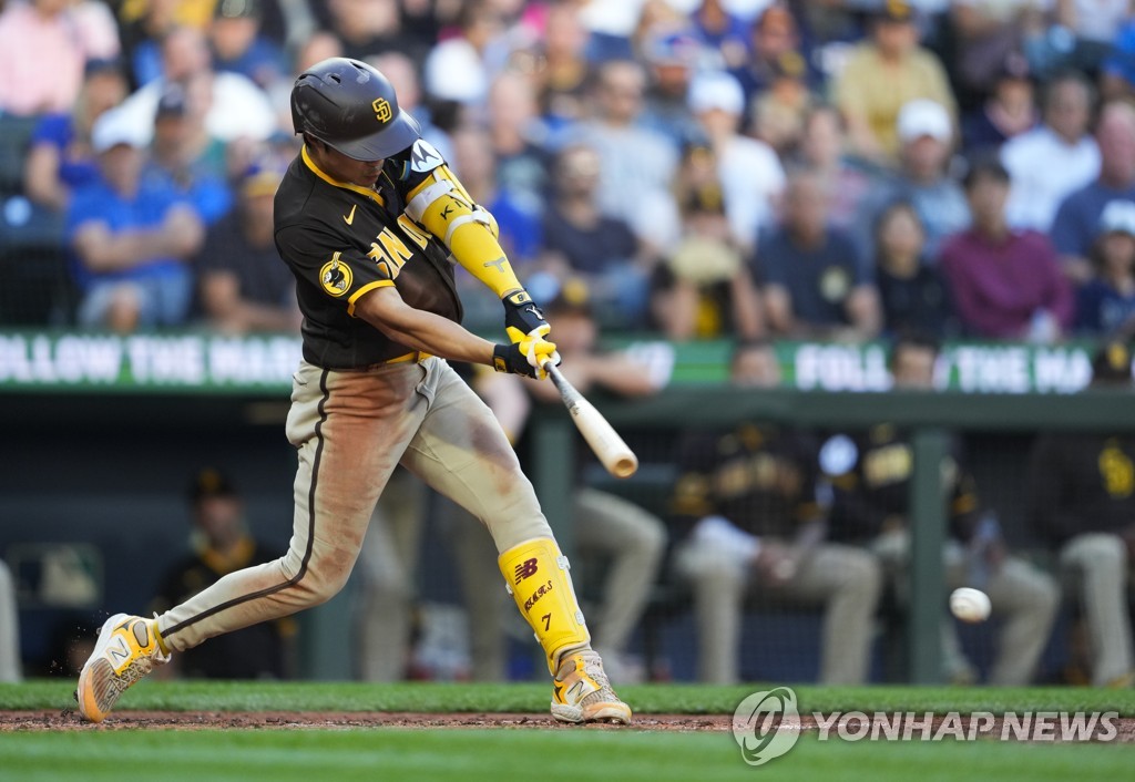 Padres' Kim Ha-seong extends hitting streak to 14 - The Korea Times
