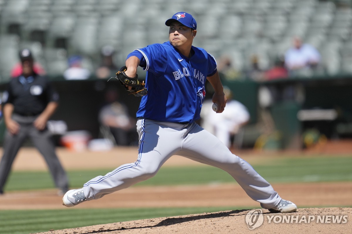 LEAD) Blue Jays' Ryu Hyun-jin suffers right knee contusion after taking  comebacker