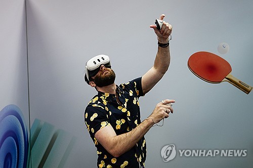 메타, MR 헤드셋 '퀘스트3' 공개…애플과 경쟁 예고