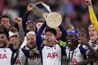(LEAD) Son Heung-min lifts 1st trophy as Tottenham beat Man United for Europa League title