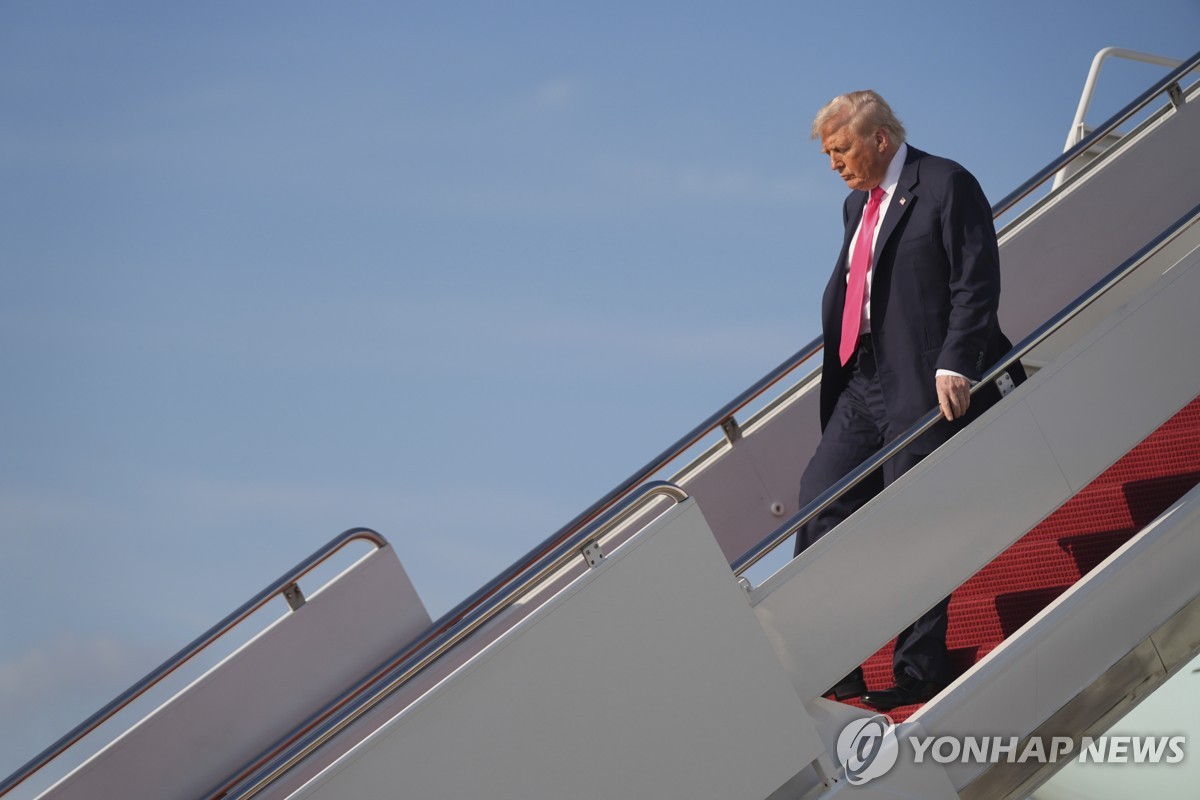 [속보] 트럼프 "내달 1일 관세부과…추가로 5~6개 …