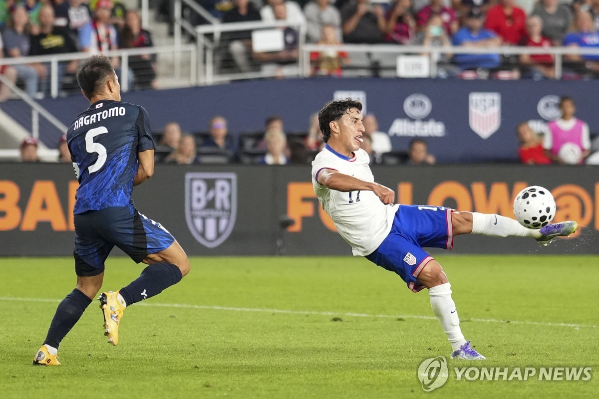'홍명보호에 무릎 꿇은' 미국, 일본에 2-0 완승으로 분풀이