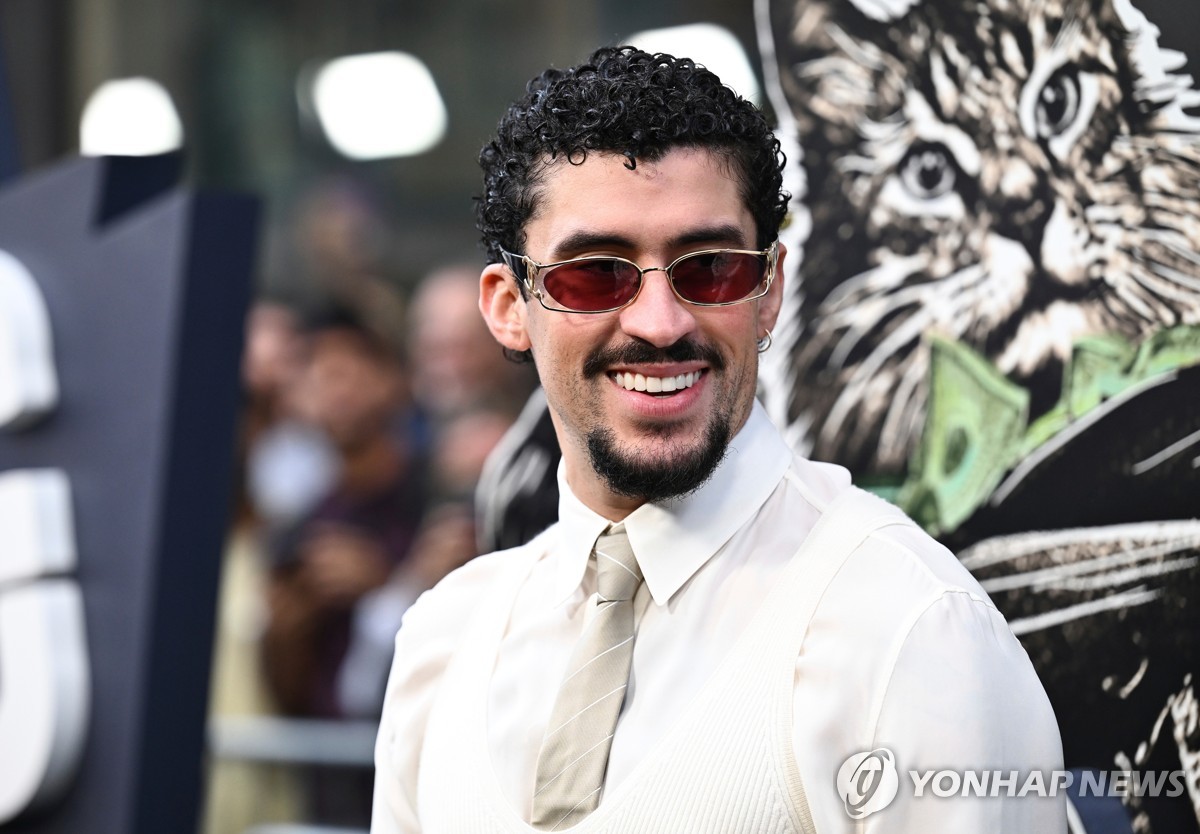 라틴 팝스타 배드 버니, 스위프트 제치고 슈퍼볼 하프타임 공연
