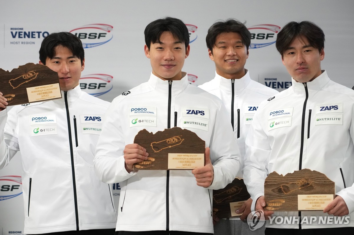 S. Korean bobsleigh team wins World Cup bronze on Olympic track in Italy