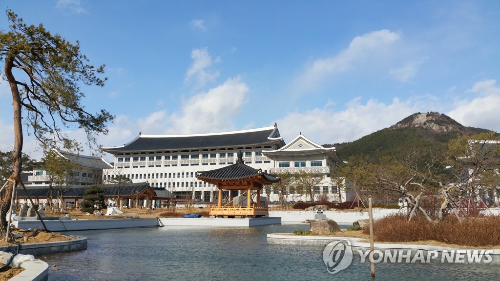 "종이 회의자료 없앤다"…경북도, 사무직 직원 태블릿P…