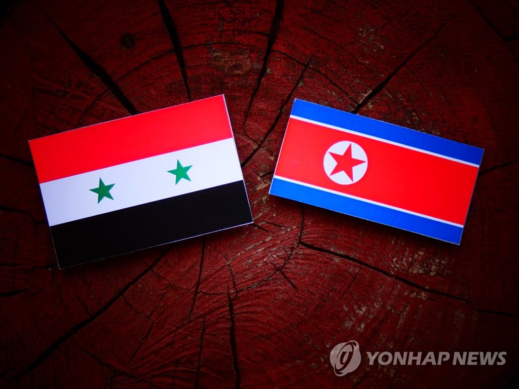 Les drapeaux de la Syrie (à g.) et de la Corée du Nord. (Photo fournie par Getty Image Bank. Revente et archivage interdits)