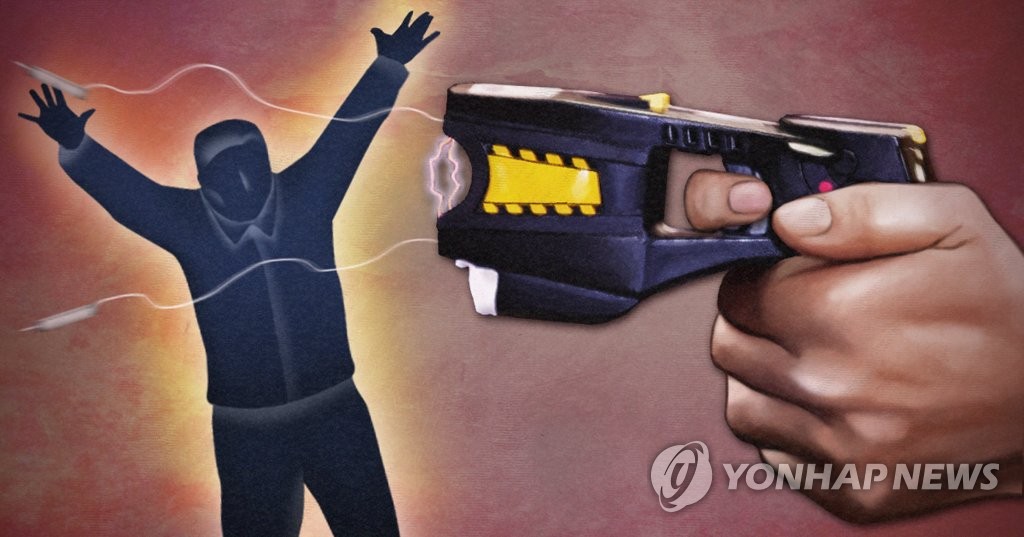 경찰, 테이저건 쏴 남성 검거ㆍ제압 (PG)