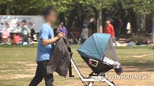 저출산에도 '육아 전담' 남편수 12개월 연속증가