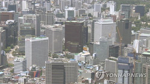 ビルが建ち並ぶソウルのオフィス街＝（聯合ニュースＴＶ）