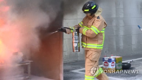 경북 군위 공장서 불…소화기 분말 흡입한 근로자 10명 병원행