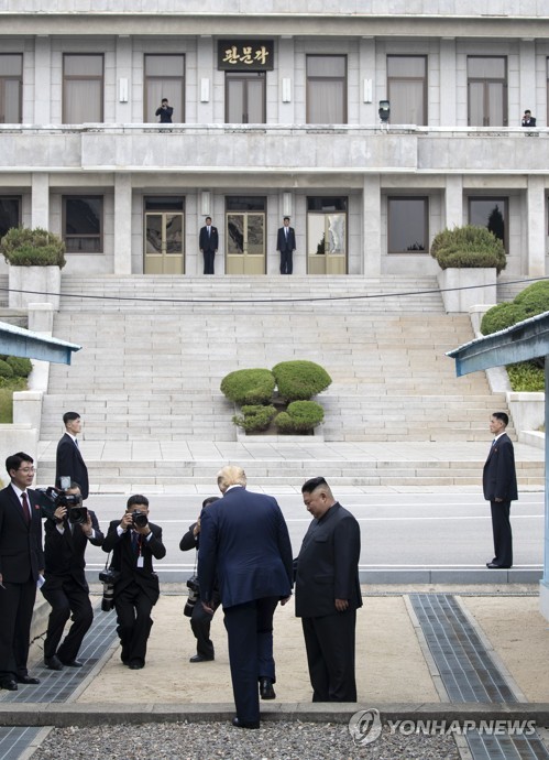 Moon a Trump: Podrías cruzar la frontera intercoreana