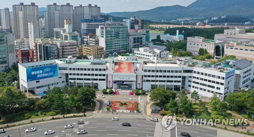 창원 열대 희귀식물 판매장 인파…"거리두기 실종" 민원 잇따라
