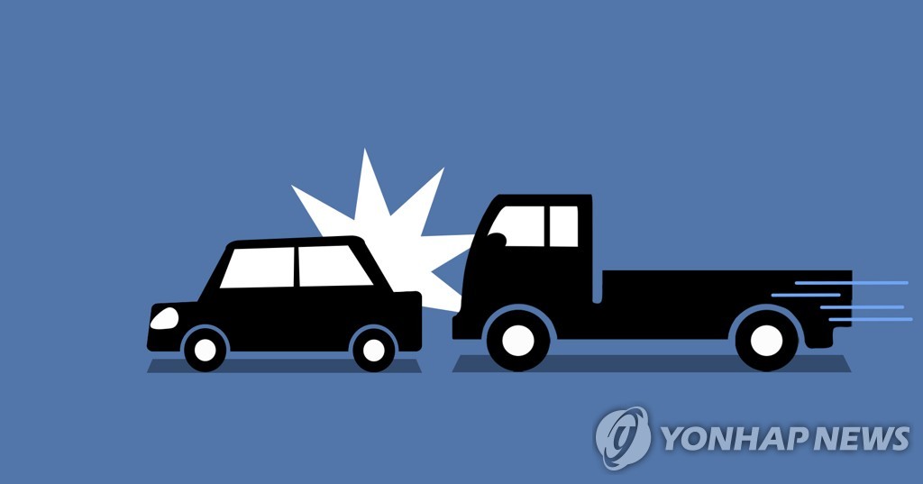 삼척 국도서 트럭·승용차 추돌…5명 중경상