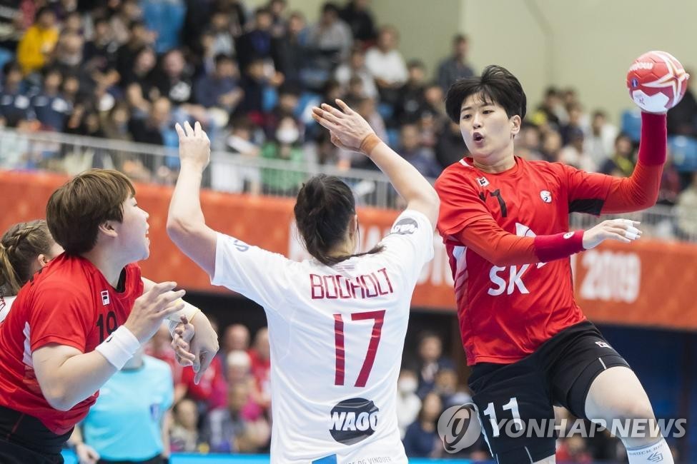 2019년 세계선수권 덴마크와 경기에서 슛을 시도하는 류은희. 