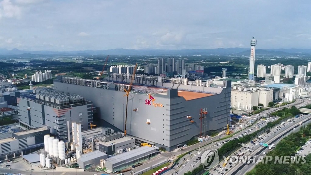This undated photo released by Yonhap News TV shows a chip manufacturing plant of SK hynix Inc. in Icheon, South Korea. (PHOTO NOT FOR SALE) (Yonhap)