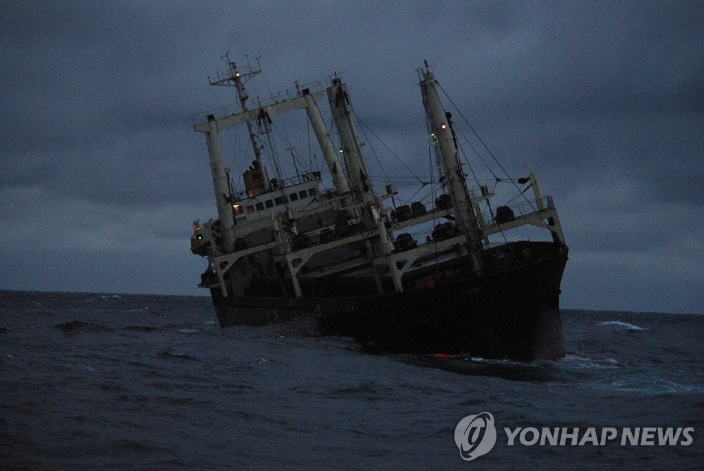 침몰하기 전에 균형을 상실한 북한 청봉호