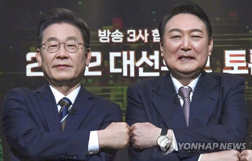 Exit polls project Lee, Yoon in dead heat