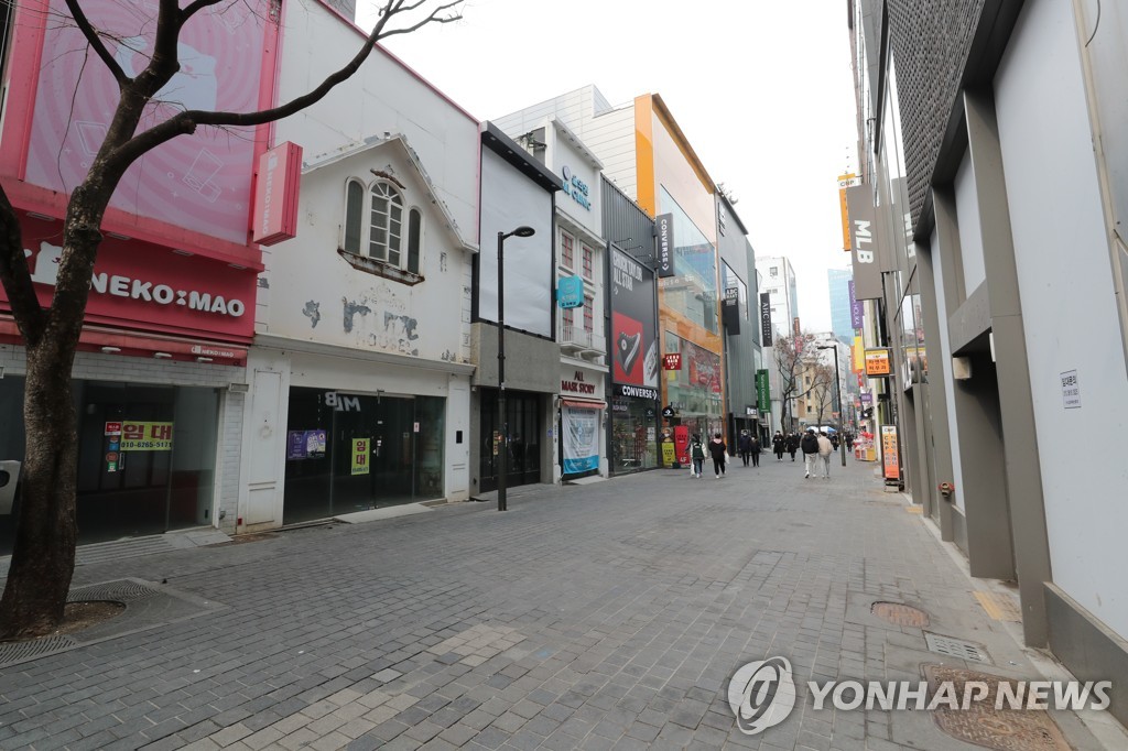 This photo, taken Feb. 26, 2022, shows closed shops at the shopping district of Myeongdong in Seoul over the COVID-19 pandemic. (Yonhap)