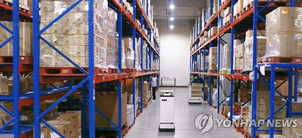 This file photo provided by Twinny Co. shows its NarGo delivery robots being used at a warehouse. (PHOTO NOT FOR SALE) (Yonhap)