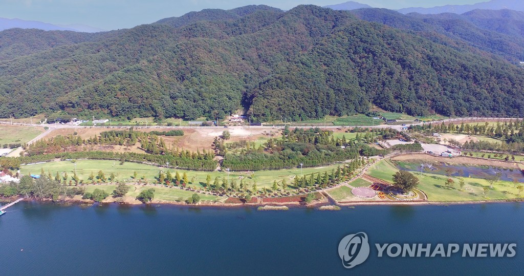 북한강 변을 따라 이어진 파크골프장