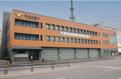 강서구 가양동 아파트 계단서 불…1시간 넘게 진화 중
