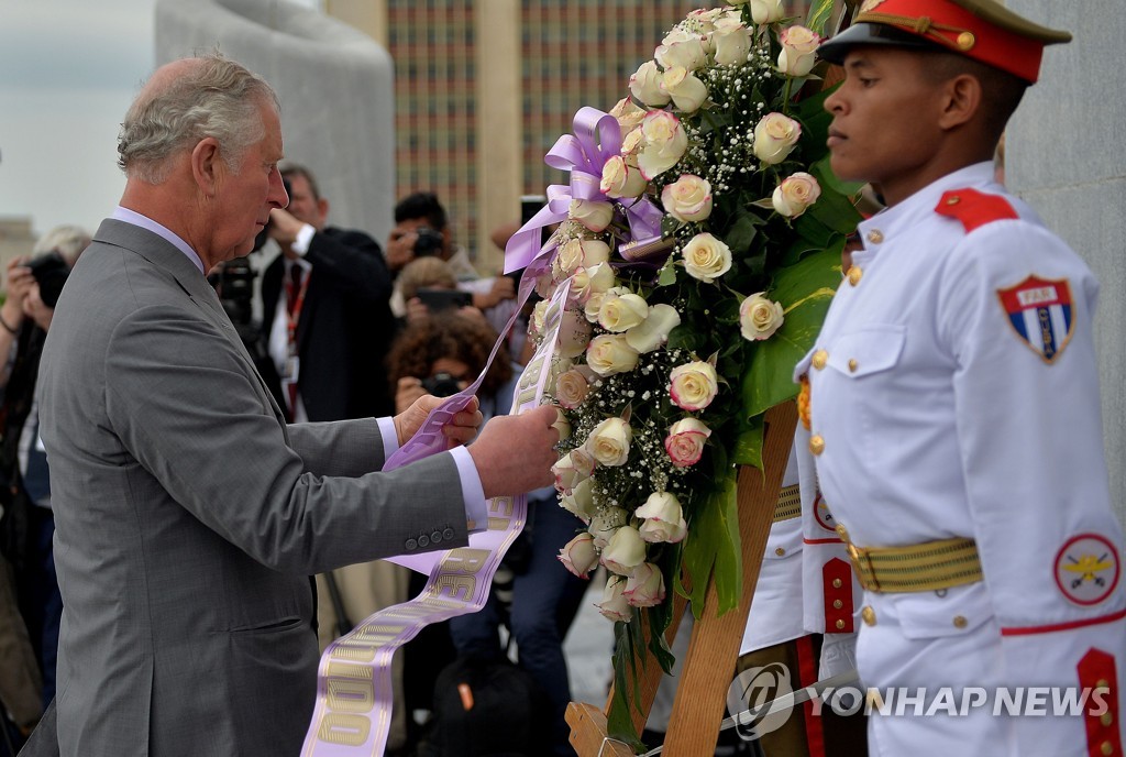 헌화화는 찰스 영국 왕세자 [AFP=연합뉴스] 