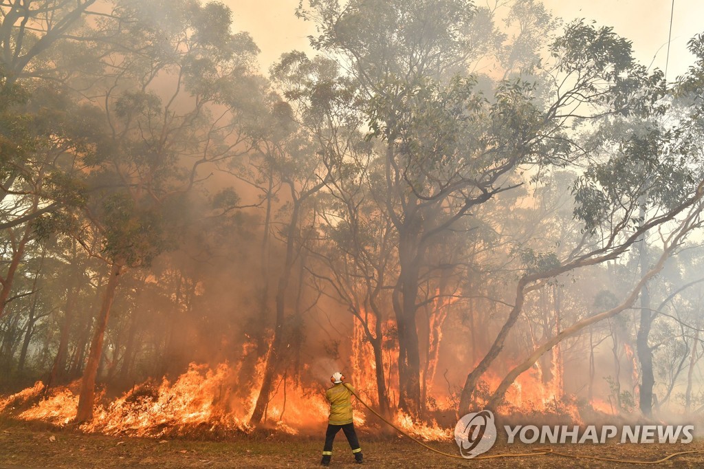 호주 산불 진화 모습 