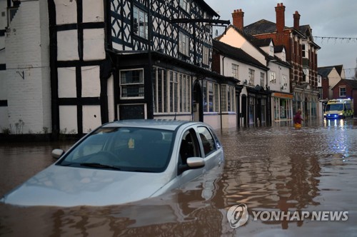 16일 집중호우와 강의 범람으로 침수된 잉글랜드 서부 텐버리 웰스의 모습 [AFP=연합뉴스]