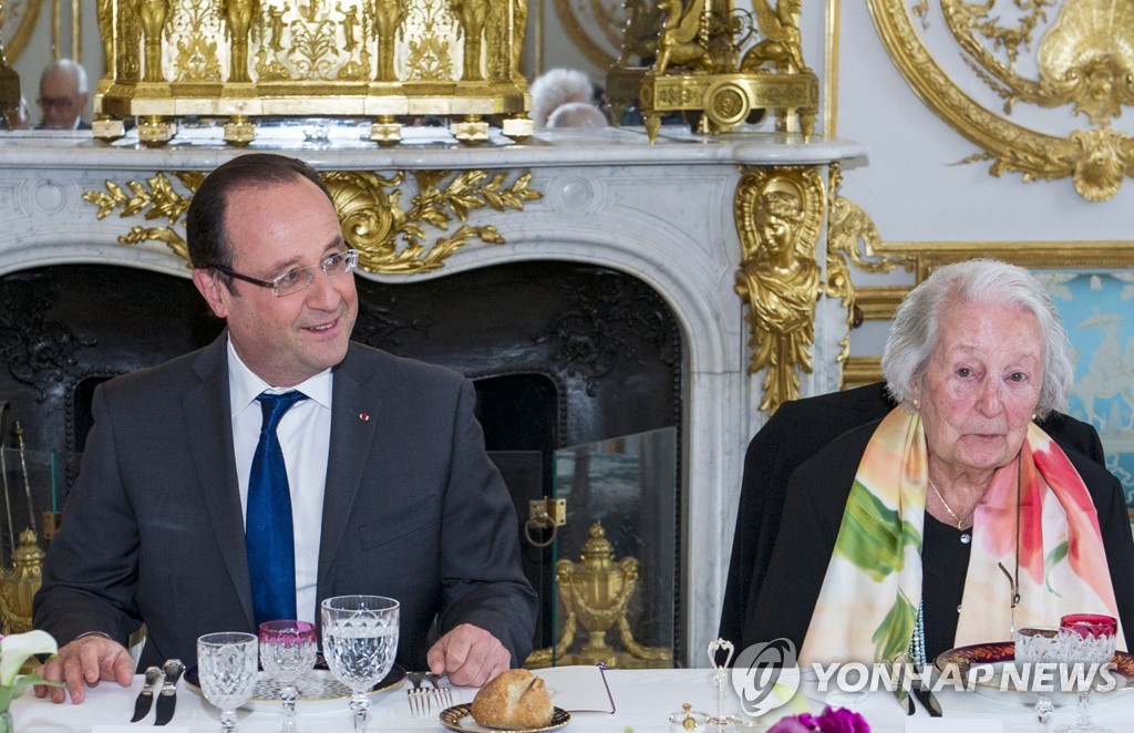 2013년 5월 프랑수아 올랑드 당시 프랑스 대통령(왼쪽)이 주최한 연회에 참석한 세실 롤탕기 여사(오른쪽) [AFP=연합뉴스 자료사진]