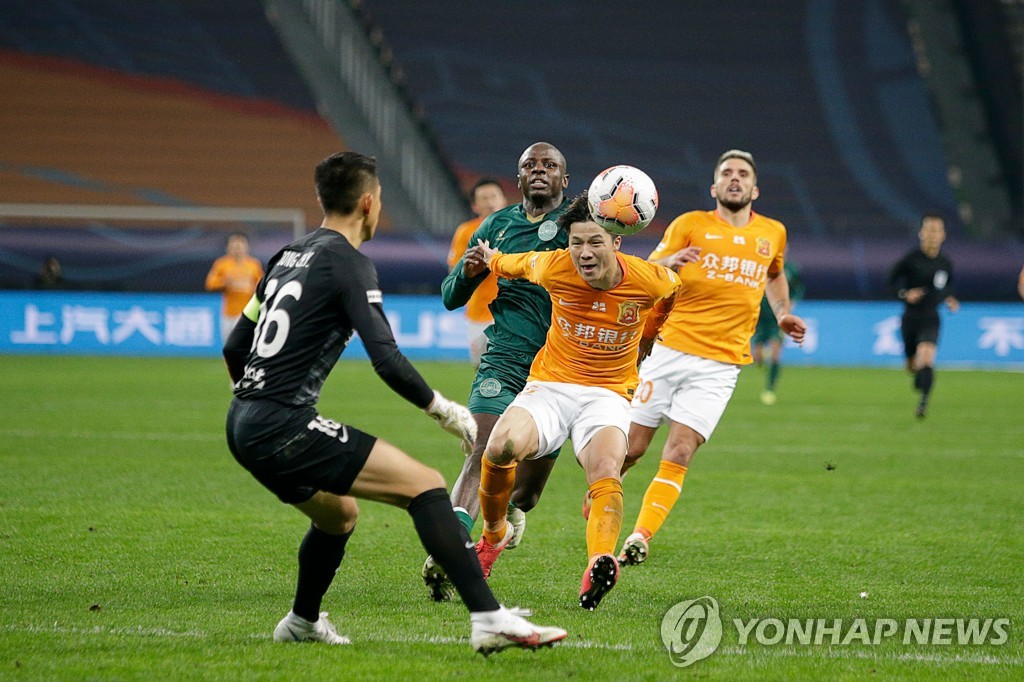 '한국 11배' 중국 축구 연봉, 절반으로 깎는다 | 연합뉴스