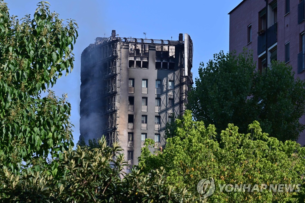 불에 타들어간 건물의 처참한 모습. [AFP=연합뉴스]