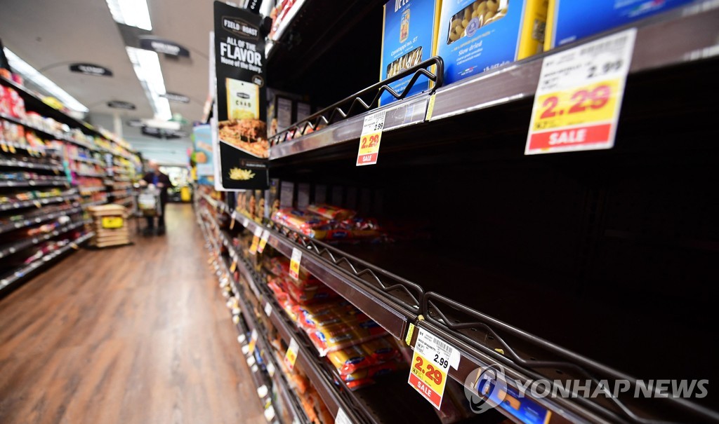 2022년 1월 캘리포니아주 슈퍼마켓의 식료품 진열대