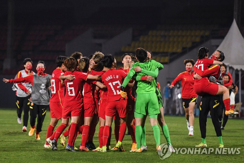 아시안컵 결승 진출 확정 후 기뻐하는 중국 여자 대표팀