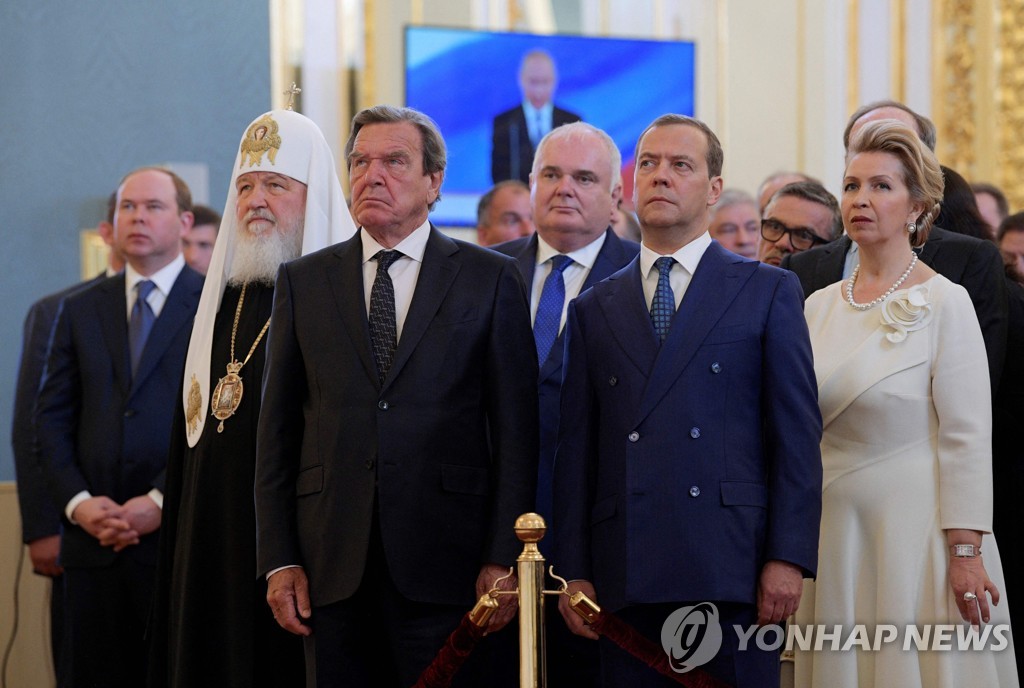 푸틴 네번째 대통령 취임식 참석한 키릴 총대주교