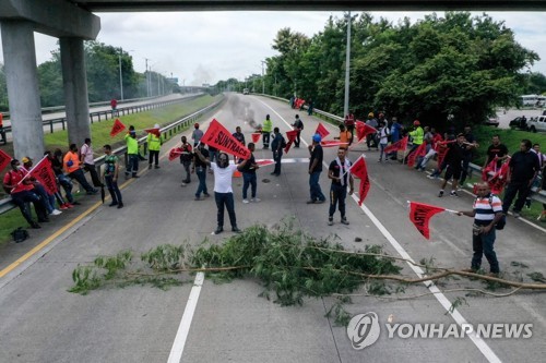 팬아메리카 고속도로 봉쇄한 파나마 시위대