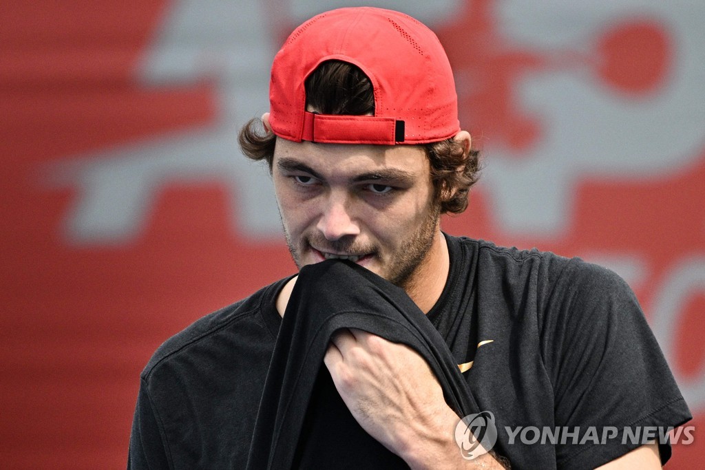In this AFP photo, Taylor Fritz of the United States takes a moment during a practice session for the ATP Eugene Korea Open at Olympic Park Tennis Center in Seoul on Sept. 28, 2022. (Yonhap)