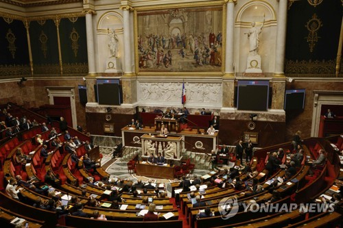 "아프리카로 돌아가"…佛 의원, 하원서 인종차별 발언으로 뭇매