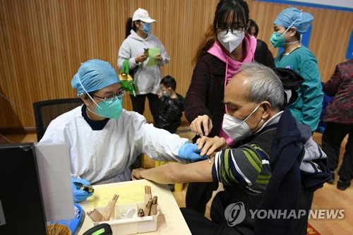 (AFP=연합뉴스) 지난 6일 중국 광둥성 광저우의 코로나19 백신 접종소. 2022.12.7.