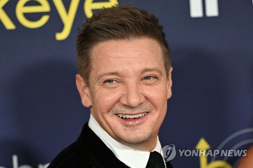 현실도 '어벤저스'…'호크아이' 레너, 폭설피해 이웃 돕다 다쳐(종합)