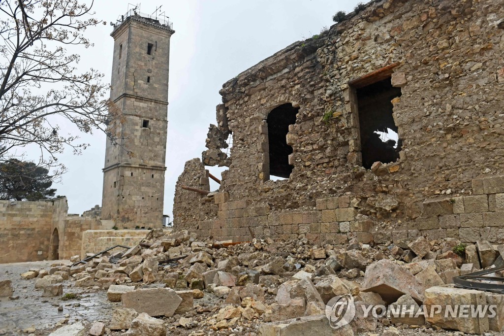 지진으로 시리아 알레포 고대 성채 일부가 파손된 모습. [AFP=연합뉴스]